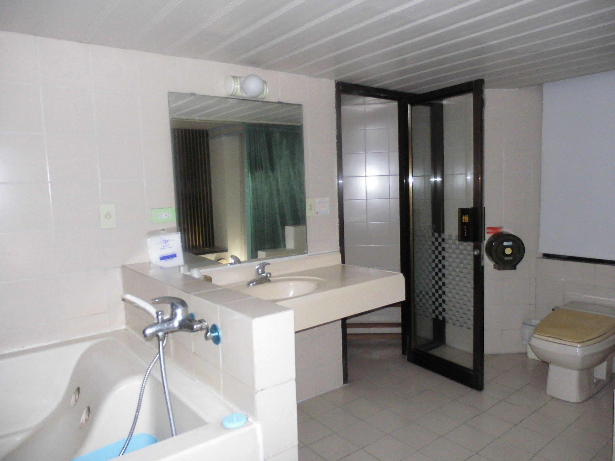Modern Plaza Hotel Kaohsiung Dış mekan fotoğraf