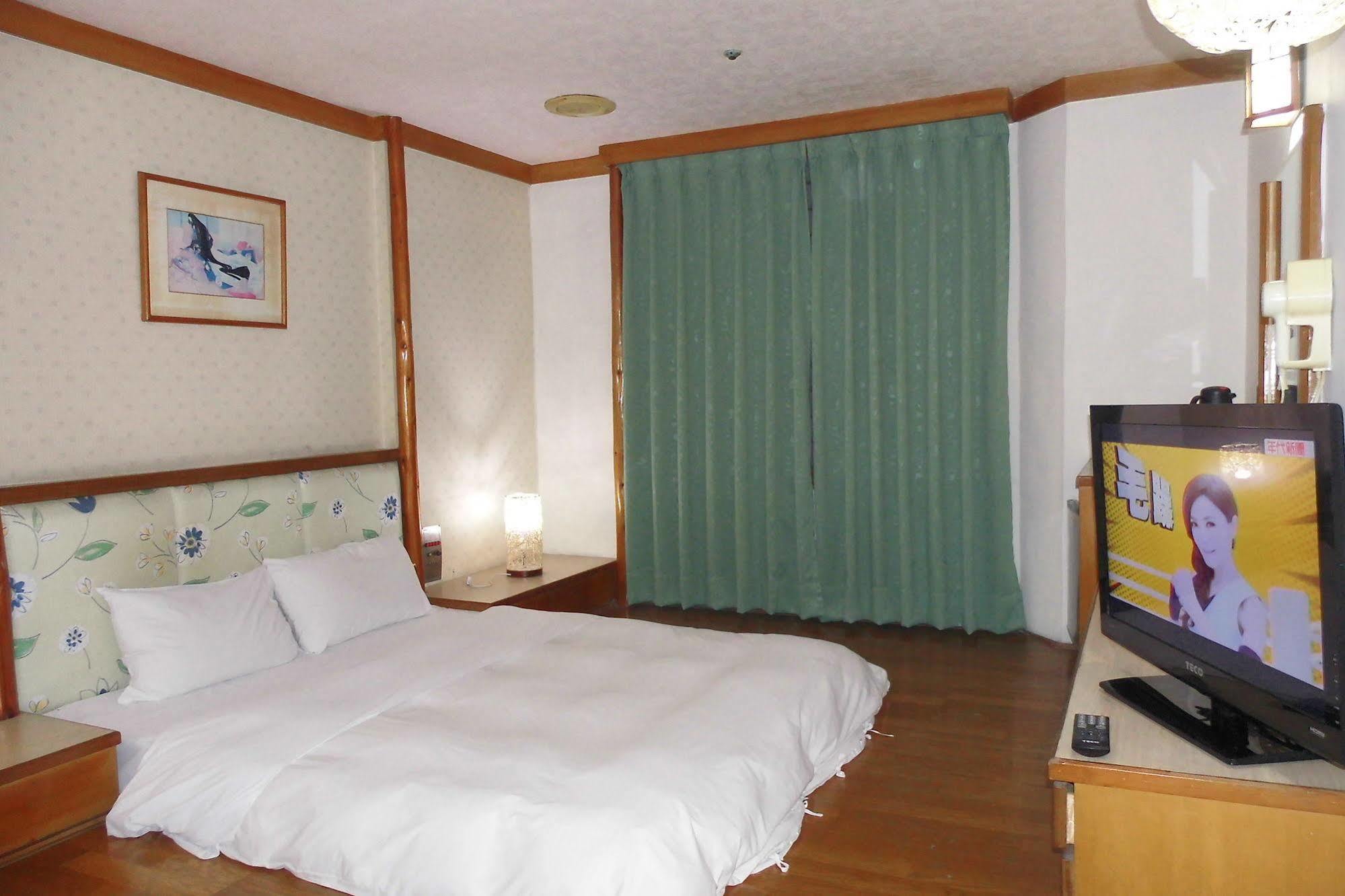Modern Plaza Hotel Kaohsiung Dış mekan fotoğraf