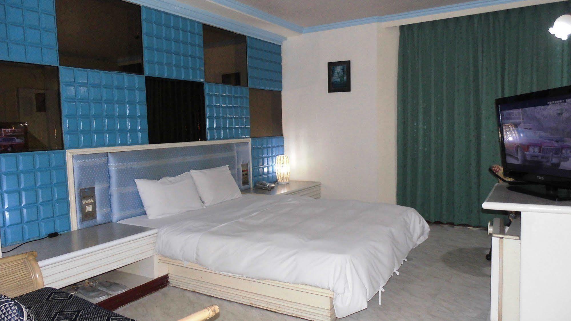 Modern Plaza Hotel Kaohsiung Dış mekan fotoğraf